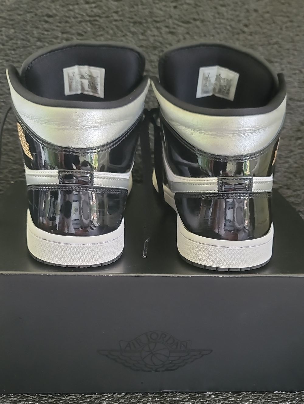 Nike Air Jordan 1 Mid SE "Metallic Silver/Metallic Gold" Mens 8 Fast Shipping - Picture 6 of 16